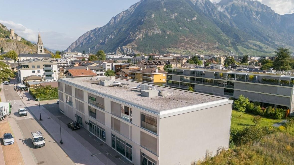 A louer 1920 Martigny Commerce 8 pièce(s)