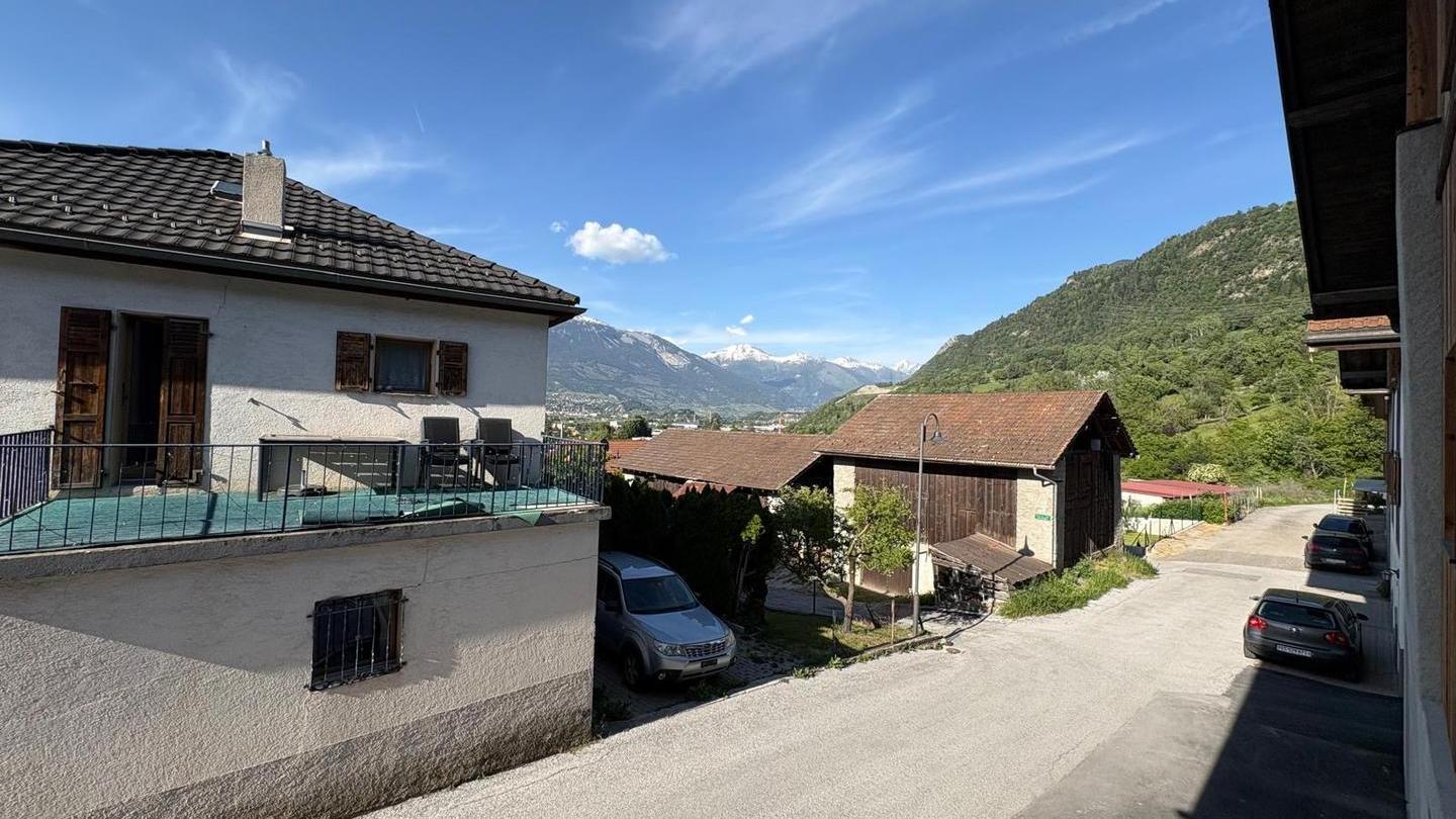 A vendre 3966 Chalais Duplex 3.5 pi&egrave;ce(s)