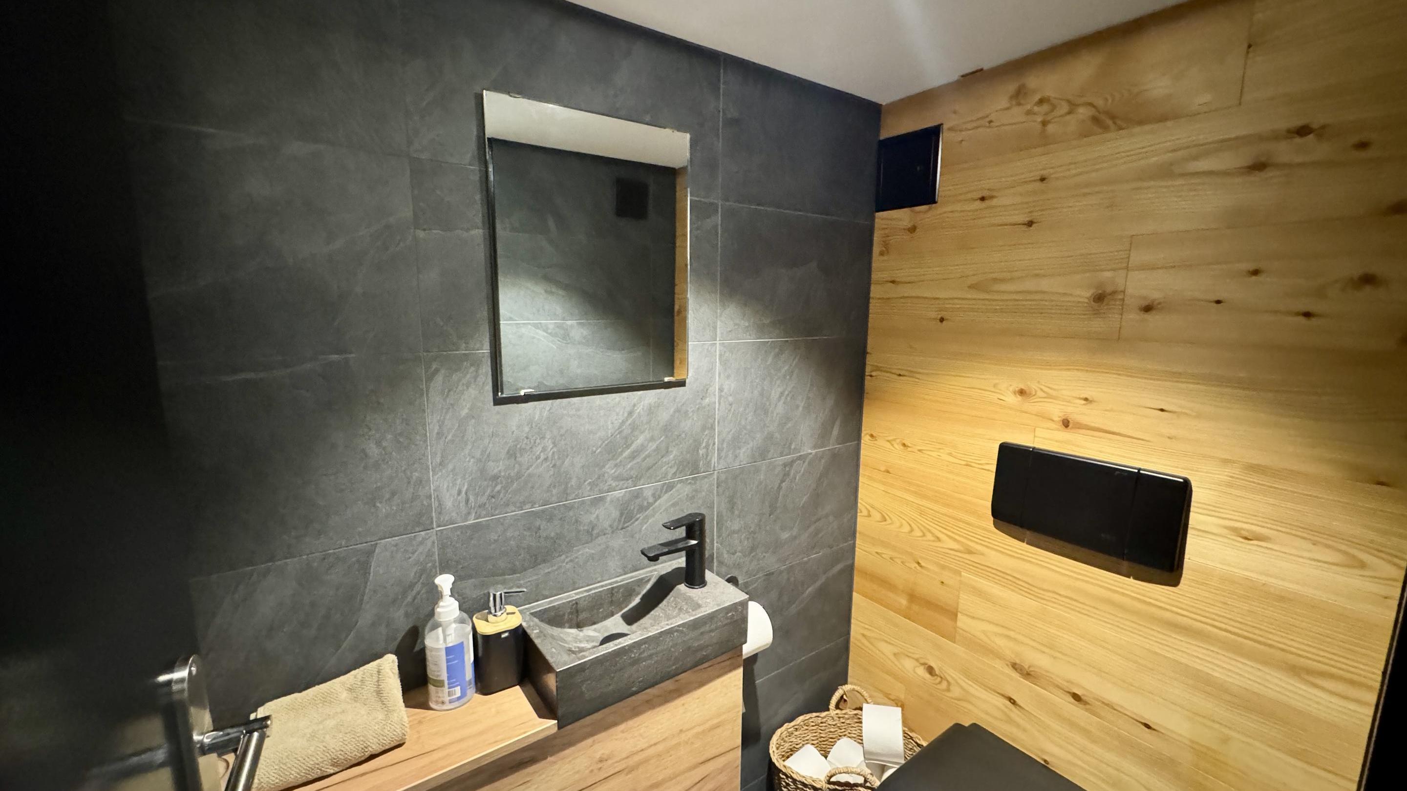 A louer 1950 Sion Commerce 